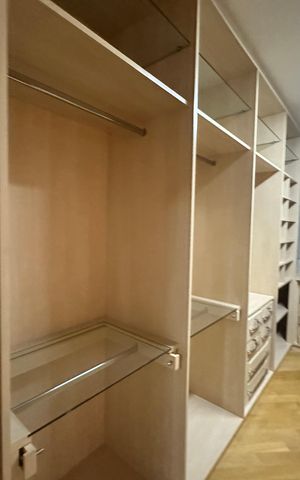 Apartamento para alugar com 285m², 3 quartos e 4 vagas Apartamento para alugar com 285m², 3 quartos e 4 vagasCloset da suíte 2