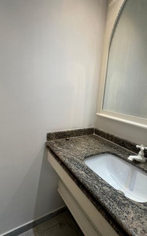 Apartamento para alugar com 285m², 3 quartos e 4 vagas Apartamento para alugar com 285m², 3 quartos e 4 vagasLavabo