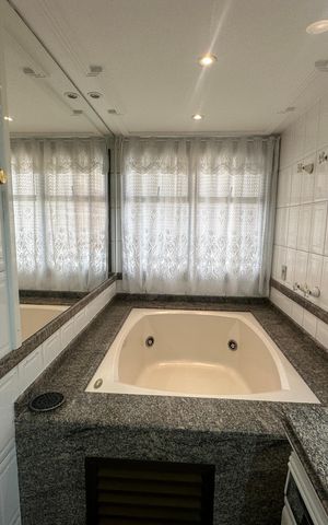 Apartamento para alugar com 285m², 3 quartos e 4 vagas Apartamento para alugar com 285m², 3 quartos e 4 vagasBanheiro da Suíte 2