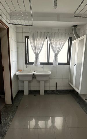 Apartamento para alugar com 285m², 3 quartos e 4 vagas Apartamento para alugar com 285m², 3 quartos e 4 vagasÁrea de Serviço