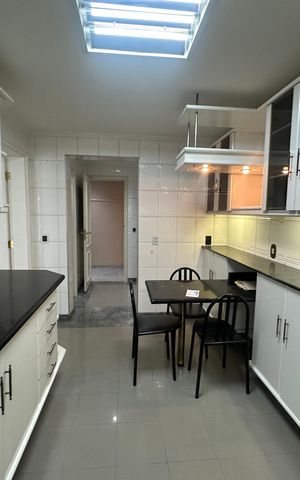 Apartamento para alugar com 285m², 3 quartos e 4 vagas Apartamento para alugar com 285m², 3 quartos e 4 vagasCozinha