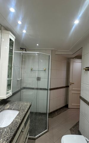 Apartamento para alugar com 285m², 3 quartos e 4 vagas Apartamento para alugar com 285m², 3 quartos e 4 vagasBanheiro da Suíte 2