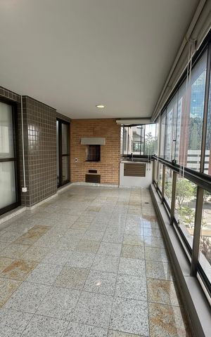 Apartamento para alugar com 285m², 3 quartos e 4 vagas Apartamento para alugar com 285m², 3 quartos e 4 vagasVaranda da Sala