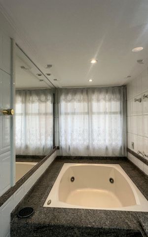 Apartamento para alugar com 285m², 3 quartos e 4 vagas Apartamento para alugar com 285m², 3 quartos e 4 vagasBanheiro da Suíte 2