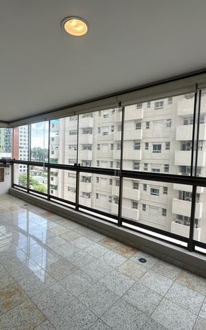 Apartamento para alugar com 285m², 3 quartos e 4 vagas Apartamento para alugar com 285m², 3 quartos e 4 vagasVaranda da Sala