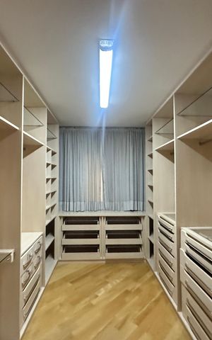 Apartamento para alugar com 285m², 3 quartos e 4 vagas Apartamento para alugar com 285m², 3 quartos e 4 vagasCloset da suíte 2
