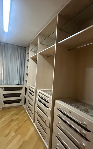 Apartamento para alugar com 285m², 3 quartos e 4 vagas Apartamento para alugar com 285m², 3 quartos e 4 vagasCloset da suíte 2