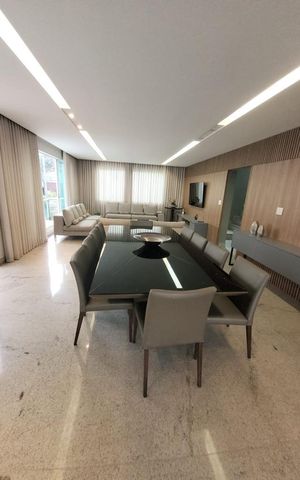 Casa de condomínio à venda com 360m², 4 quartos e 4 vagas Casa de condomínio à venda com 360m², 4 quartos e 4 vagasSala de Jantar