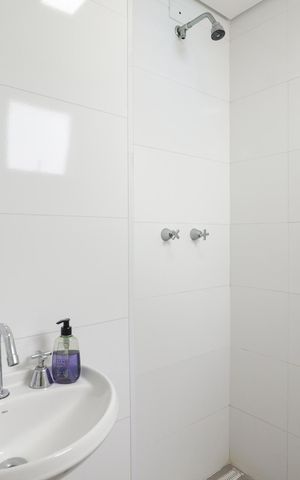 Apartamento à venda com 44m², 2 quartos e 1 vaga Apartamento à venda com 44m², 2 quartos e 1 vagaBanheiro da Suíte