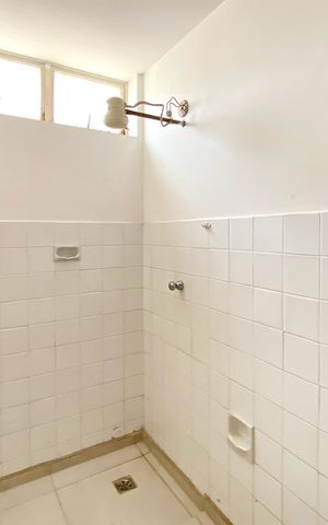 Apartamento à venda com 219m², 4 quartos e 1 vaga Apartamento à venda com 219m², 4 quartos e 1 vagaBanheiro de serviço
