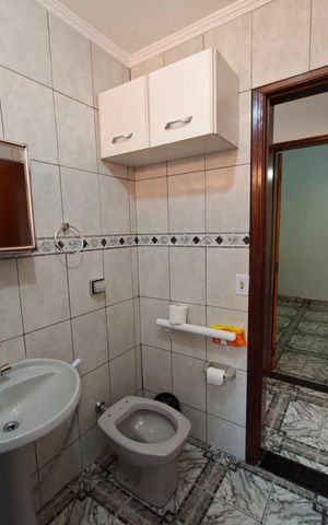 Casa à venda com 133m², 3 quartos e 2 vagas Casa à venda com 133m², 3 quartos e 2 vagasBanheiro