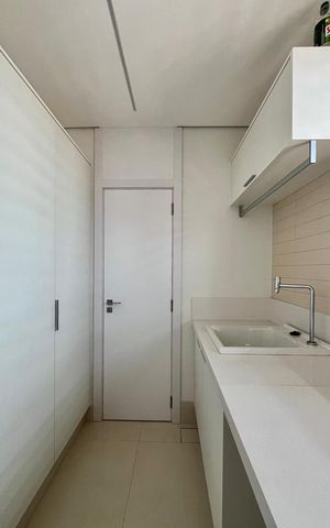 Apartamento à venda com 257m², 3 quartos e 5 vagas Apartamento à venda com 257m², 3 quartos e 5 vagasÁrea de Serviço