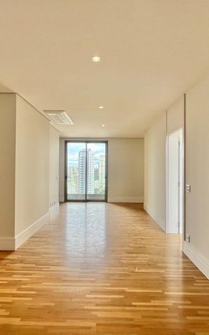 Apartamento à venda com 257m², 3 quartos e 5 vagas Apartamento à venda com 257m², 3 quartos e 5 vagasSala Íntima