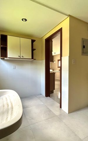 Casa de condomínio para alugar com 385m², 4 quartos e 4 vagas Casa de condomínio para alugar com 385m², 4 quartos e 4 vagasÁrea de Serviço