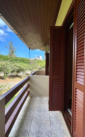Casa de condomínio para alugar com 385m², 4 quartos e 4 vagas Casa de condomínio para alugar com 385m², 4 quartos e 4 vagasQuarto 2 Varanda