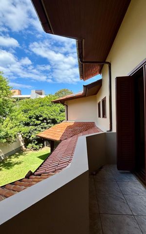 Casa de condomínio para alugar com 385m², 4 quartos e 4 vagas Casa de condomínio para alugar com 385m², 4 quartos e 4 vagasSuíte Varanda