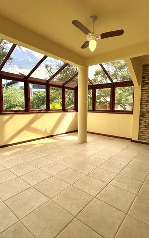 Casa de condomínio para alugar com 385m², 4 quartos e 4 vagas Casa de condomínio para alugar com 385m², 4 quartos e 4 vagasSala