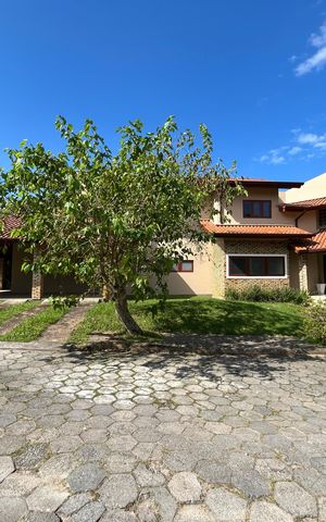 Casa de condomínio para alugar com 385m², 4 quartos e 4 vagas Casa de condomínio para alugar com 385m², 4 quartos e 4 vagasFachada