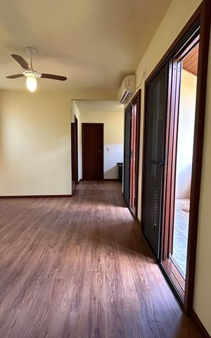 Casa de condomínio para alugar com 385m², 4 quartos e 4 vagas Casa de condomínio para alugar com 385m², 4 quartos e 4 vagasSuíte