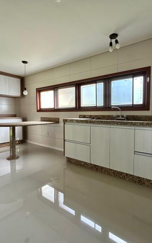 Casa de condomínio para alugar com 385m², 4 quartos e 4 vagas Casa de condomínio para alugar com 385m², 4 quartos e 4 vagasCozinha