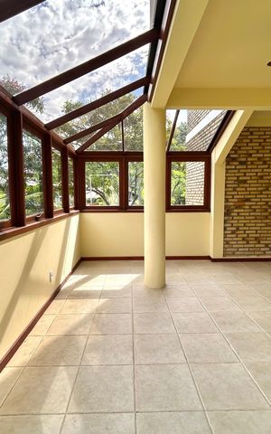 Casa de condomínio para alugar com 385m², 4 quartos e 4 vagas Casa de condomínio para alugar com 385m², 4 quartos e 4 vagasSala