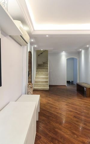 Casa à venda com 231m², 3 quartos e 3 vagas Casa à venda com 231m², 3 quartos e 3 vagasSala