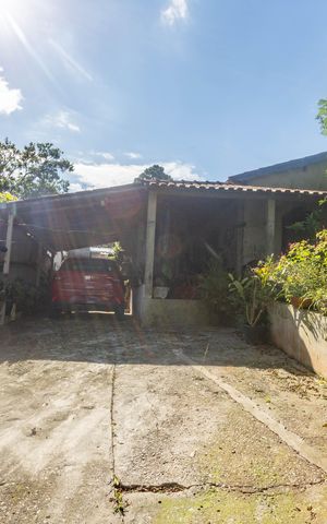 Casa à venda com 225m², 3 quartos e 5 vagas Casa à venda com 225m², 3 quartos e 5 vagasGaragem