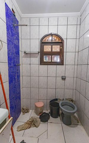 Casa à venda com 225m², 3 quartos e 5 vagas Casa à venda com 225m², 3 quartos e 5 vagasCasa 1 - banheiro social