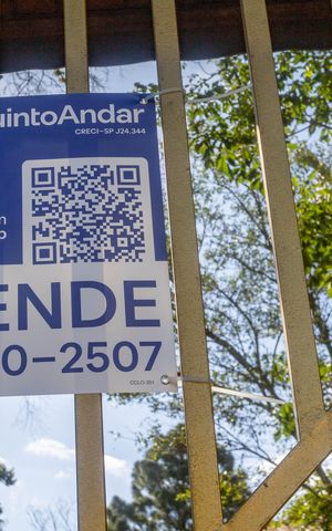 Casa à venda com 225m², 3 quartos e 5 vagas Casa à venda com 225m², 3 quartos e 5 vagasPlaca