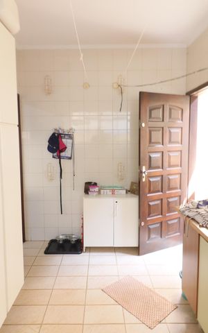 Casa à venda com 135m², 3 quartos e 2 vagasÁrea de Serviço