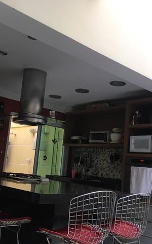 Casa à venda com 234m², 3 quartos e 2 vagas Casa à venda com 234m², 3 quartos e 2 vagasCozinha