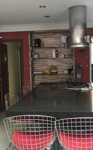 Casa à venda com 234m², 3 quartos e 2 vagas Casa à venda com 234m², 3 quartos e 2 vagasCozinha