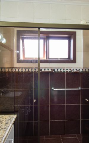 Casa de condomínio para alugar com 377m², 3 quartos e 5 vagasBanheiro Andar superior