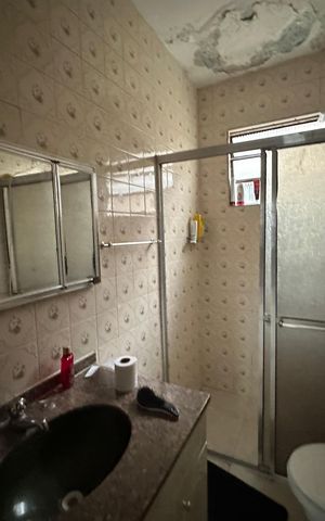Casa para alugar com 350m², 3 quartos e 1 vaga Casa para alugar com 350m², 3 quartos e 1 vagaBanheiro da Suíte 1