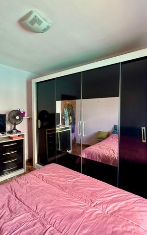 Casa à venda com 180m², 3 quartos e 3 vagas Casa à venda com 180m², 3 quartos e 3 vagasQuarto 2