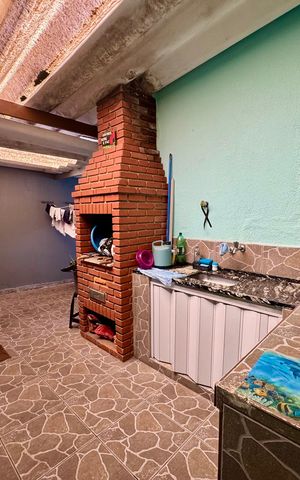 Casa à venda com 180m², 3 quartos e 3 vagas Casa à venda com 180m², 3 quartos e 3 vagasChurrasqueira