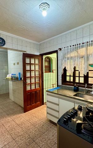 Casa à venda com 180m², 3 quartos e 3 vagas Casa à venda com 180m², 3 quartos e 3 vagasCozinha