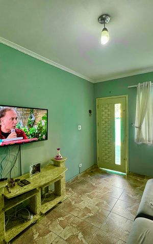 Casa à venda com 180m², 3 quartos e 3 vagas Casa à venda com 180m², 3 quartos e 3 vagasSala