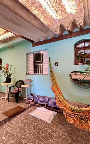 Casa à venda com 180m², 3 quartos e 3 vagas Casa à venda com 180m², 3 quartos e 3 vagasÁrea externa