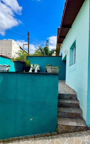 Casa à venda com 180m², 3 quartos e 3 vagas Casa à venda com 180m², 3 quartos e 3 vagasÁrea externa