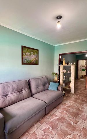 Casa à venda com 180m², 3 quartos e 3 vagas Casa à venda com 180m², 3 quartos e 3 vagasSala