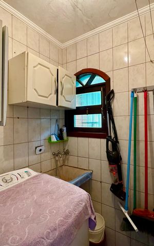 Casa à venda com 180m², 3 quartos e 3 vagas Casa à venda com 180m², 3 quartos e 3 vagasÁrea de Serviço