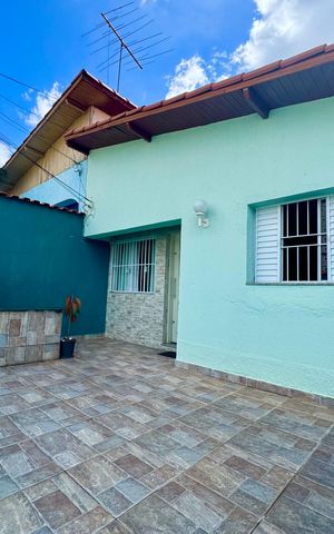 Casa à venda com 180m², 3 quartos e 3 vagas Casa à venda com 180m², 3 quartos e 3 vagasQuintal