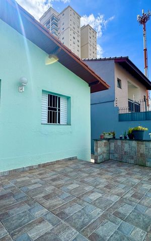 Casa à venda com 180m², 3 quartos e 3 vagas Casa à venda com 180m², 3 quartos e 3 vagasQuintal