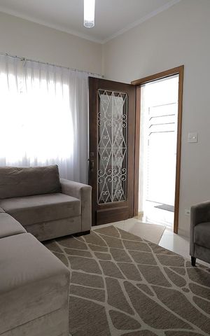 Casa à venda com 271m², 5 quartos e 3 vagas Casa à venda com 271m², 5 quartos e 3 vagasSala