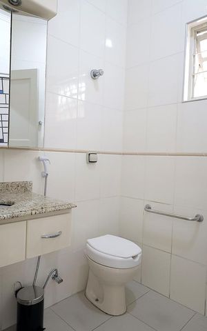 Casa à venda com 271m², 5 quartos e 3 vagas Casa à venda com 271m², 5 quartos e 3 vagasBanheiro 1