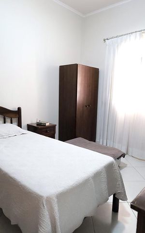 Casa à venda com 271m², 5 quartos e 3 vagas Casa à venda com 271m², 5 quartos e 3 vagasQuarto 1