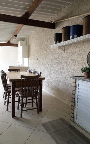 Casa à venda com 271m², 5 quartos e 3 vagas Casa à venda com 271m², 5 quartos e 3 vagasÁrea de Churrasco