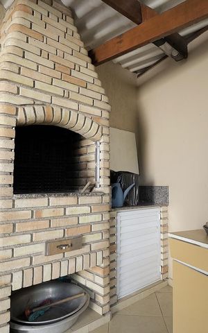 Casa à venda com 271m², 5 quartos e 3 vagas Casa à venda com 271m², 5 quartos e 3 vagasÁrea de Churrasco