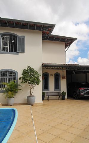 Casa para alugar com 205m², 3 quartos e 3 vagas Casa para alugar com 205m², 3 quartos e 3 vagasFachada